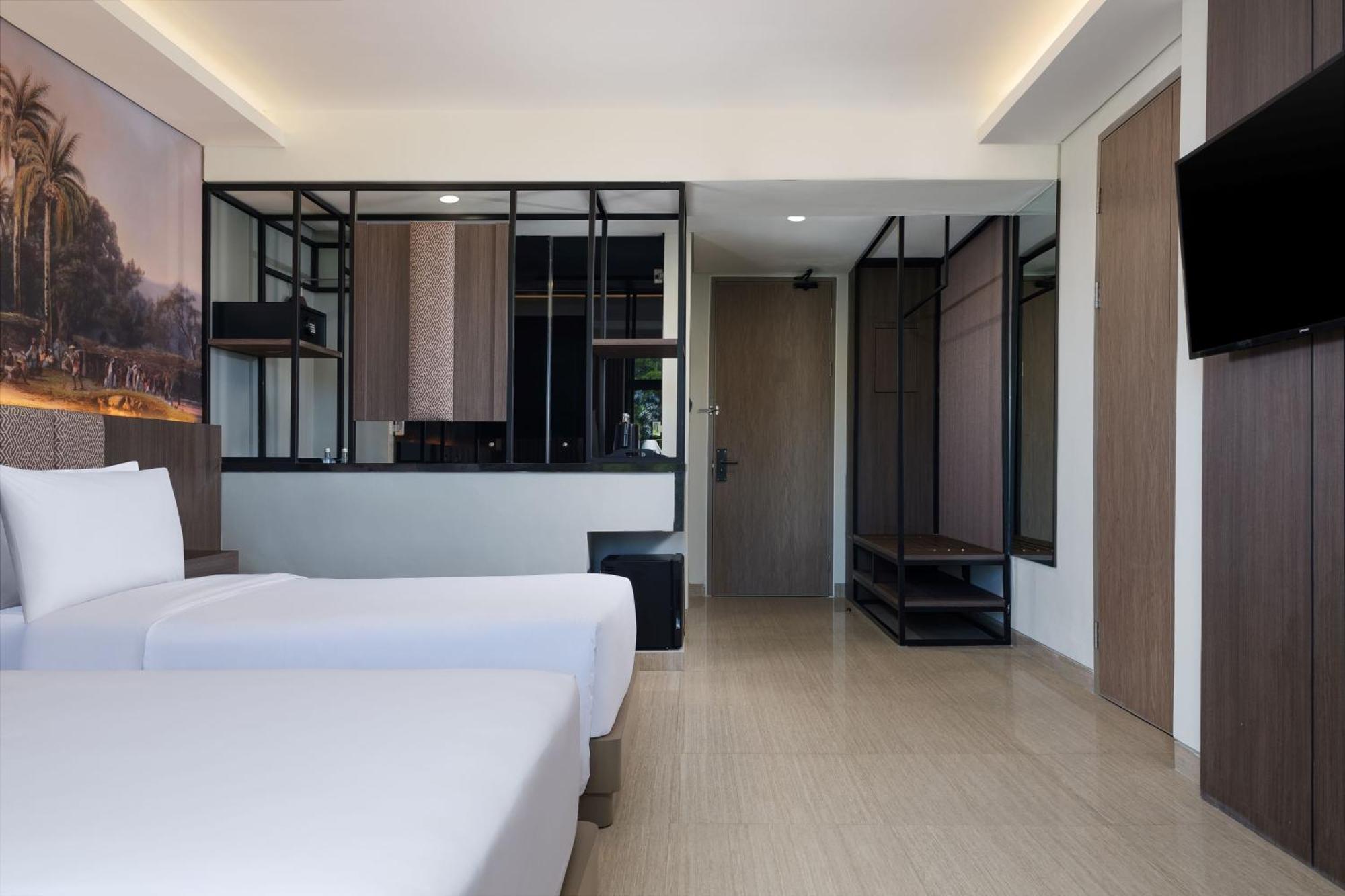 Hotel Santika Blitar Экстерьер фото