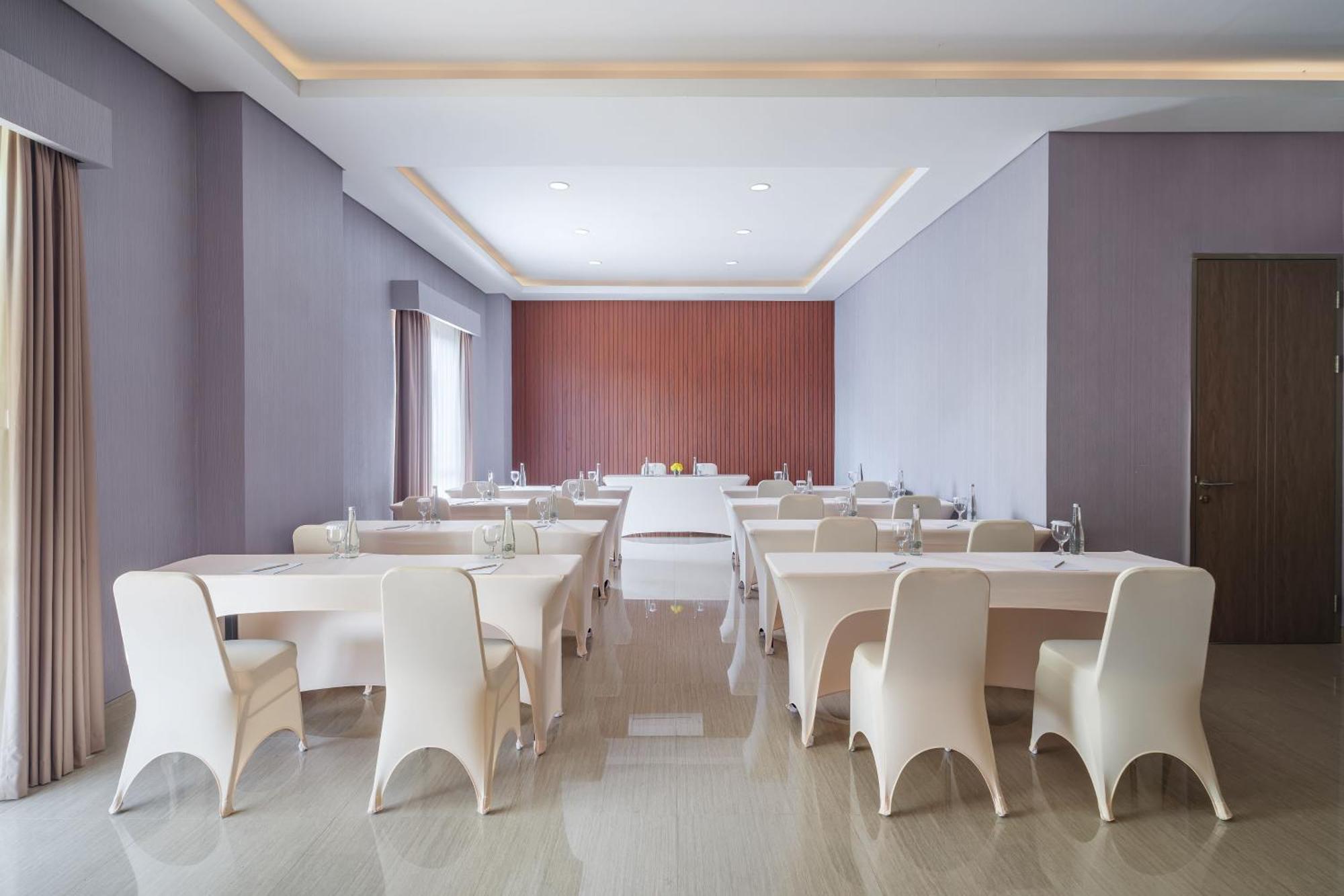Hotel Santika Blitar Экстерьер фото