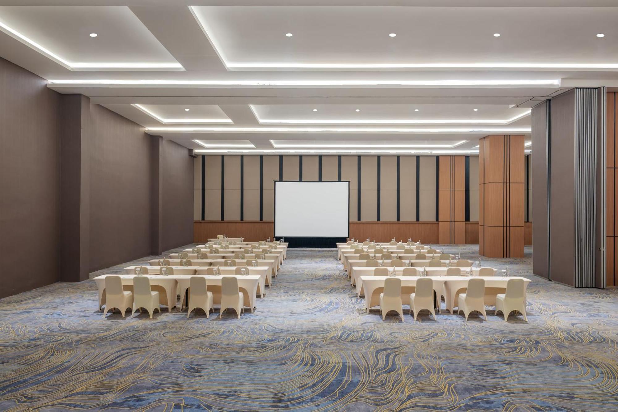 Hotel Santika Blitar Экстерьер фото