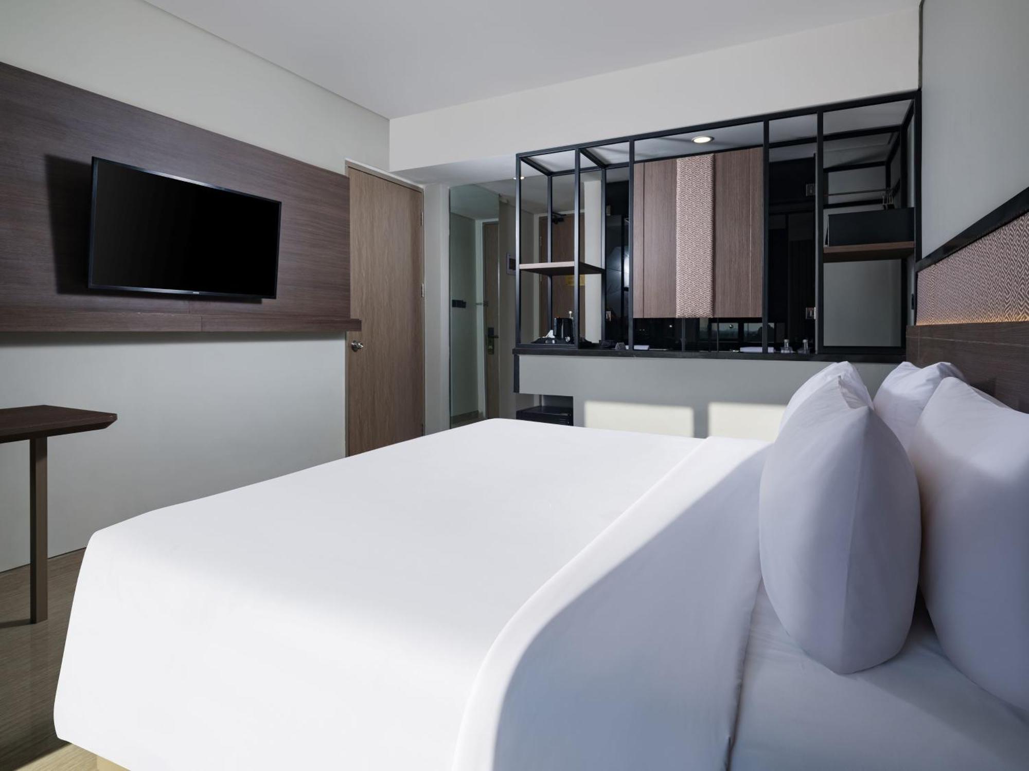 Hotel Santika Blitar Экстерьер фото