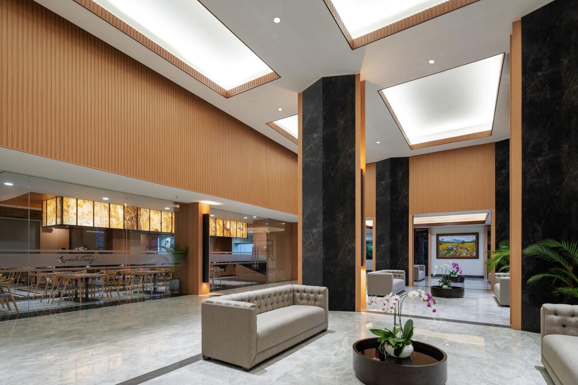 Hotel Santika Blitar Экстерьер фото