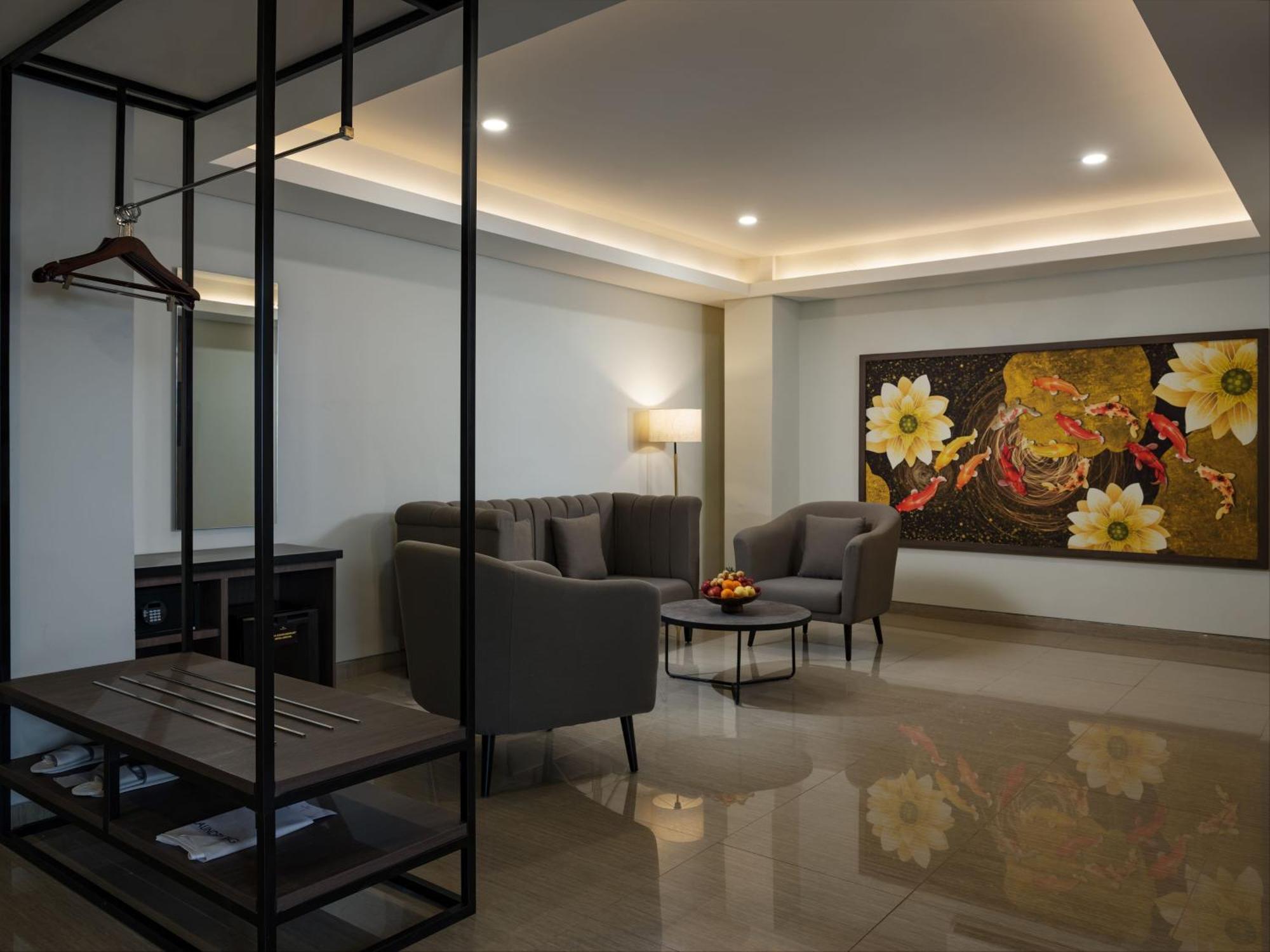 Hotel Santika Blitar Экстерьер фото