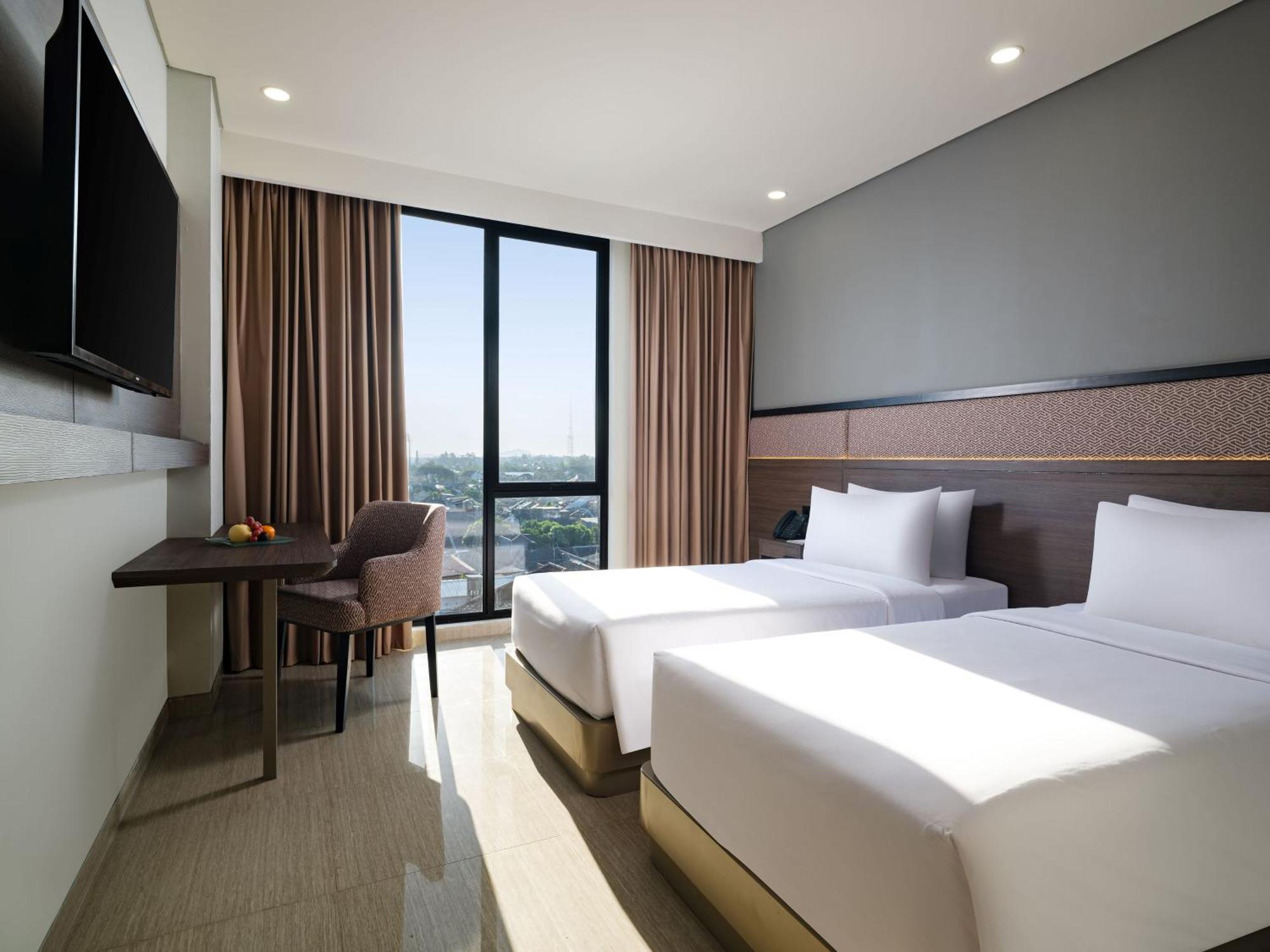 Hotel Santika Blitar Экстерьер фото